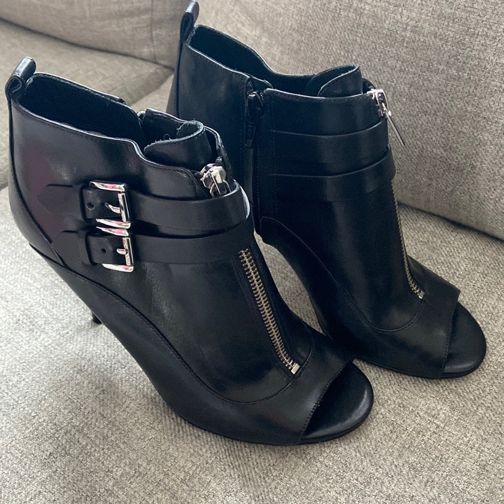 Michael Kors- Brena Open toe leather heel size 7